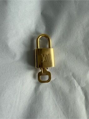 Louis Vuitton: Padlock with Key #305